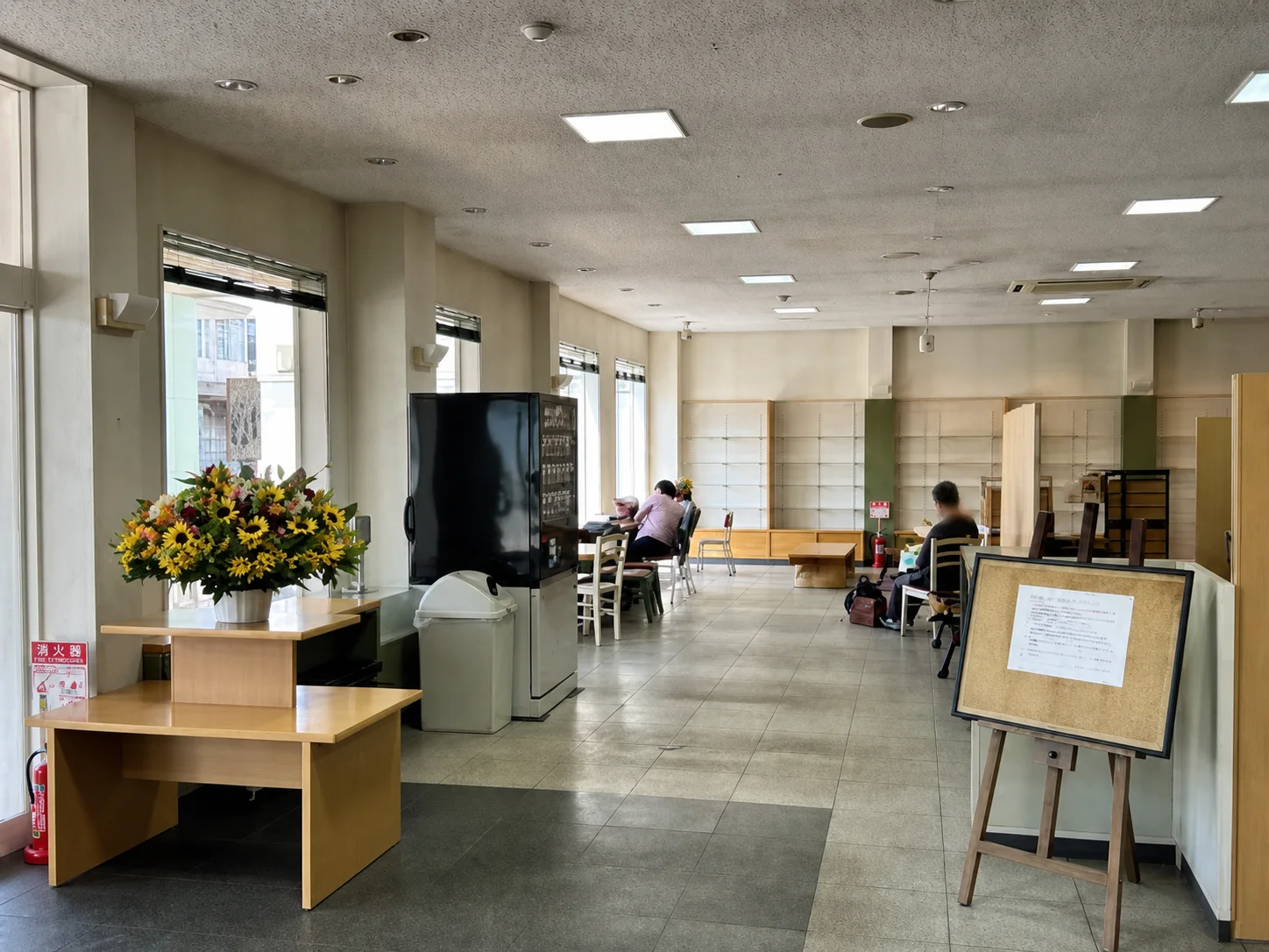 大更まちなか図書館フーガで過ごす人々