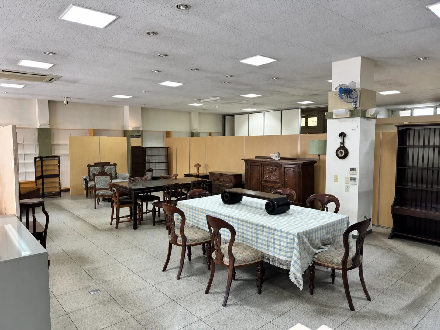 大更まちなか図書館フーガの閲覧テーブル